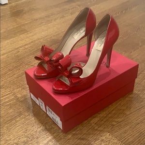 Red Patent Leather Bow d’Orsay Peep toe Pumps